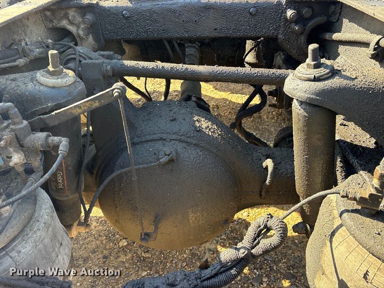 image for item ET7291 2005 Peterbilt 385 semi truck