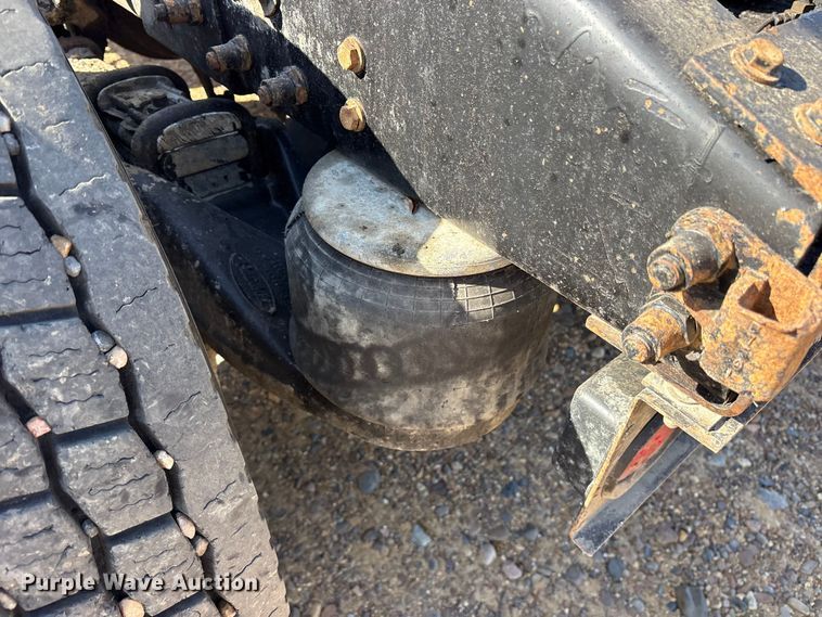 image for item ET7291 2005 Peterbilt 385 semi truck