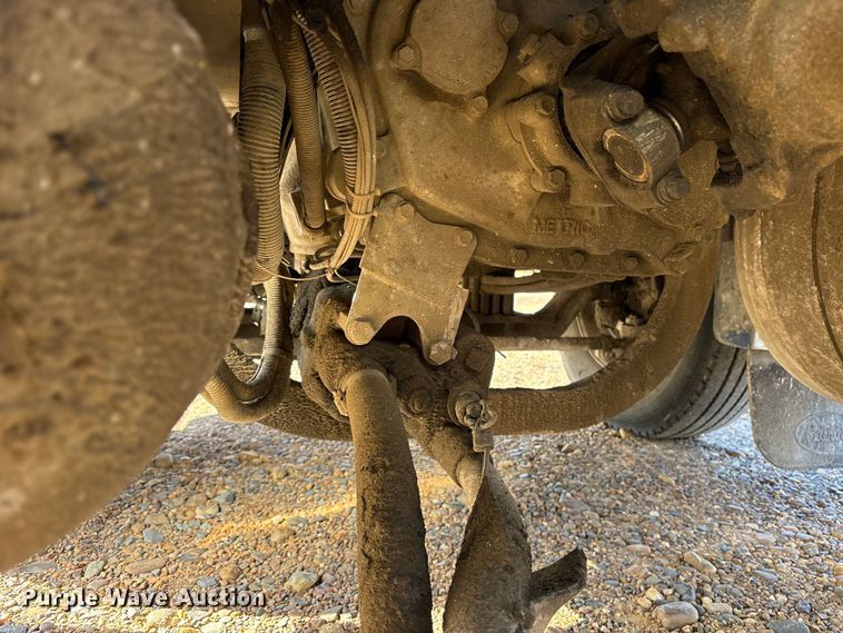 image for item ET7291 2005 Peterbilt 385 semi truck