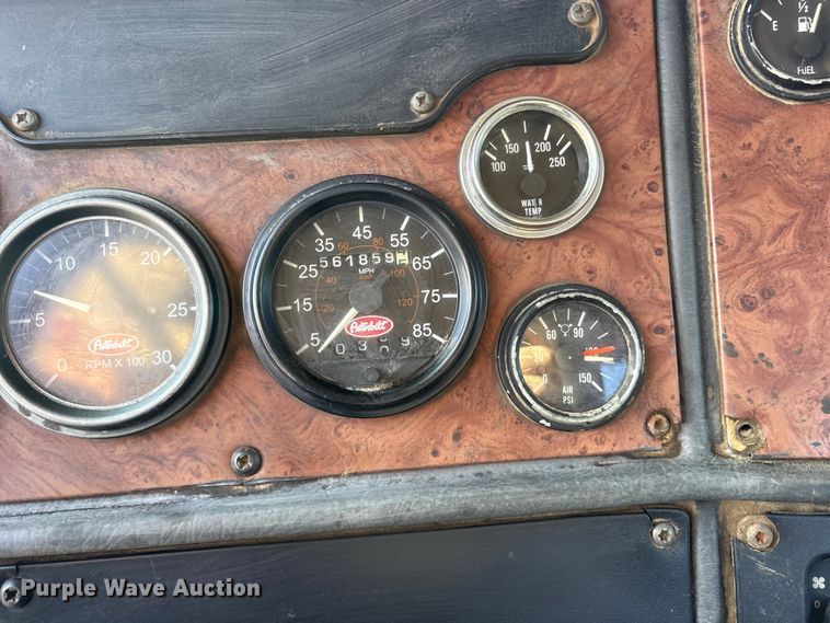 image for item ET7291 2005 Peterbilt 385 semi truck