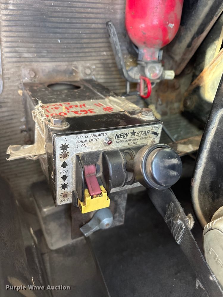 image for item ET7291 2005 Peterbilt 385 semi truck