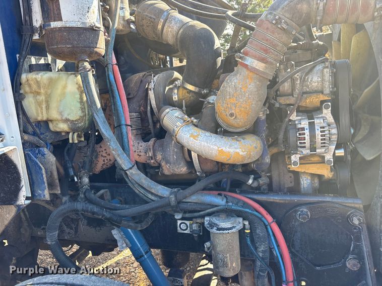 image for item ET7291 2005 Peterbilt 385 semi truck