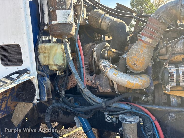 image for item ET7291 2005 Peterbilt 385 semi truck