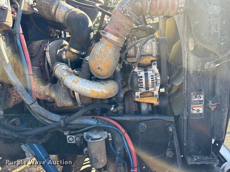 image for item ET7291 2005 Peterbilt 385 semi truck