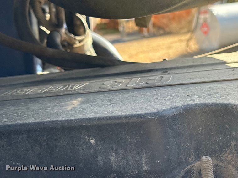 image for item ET7291 2005 Peterbilt 385 semi truck