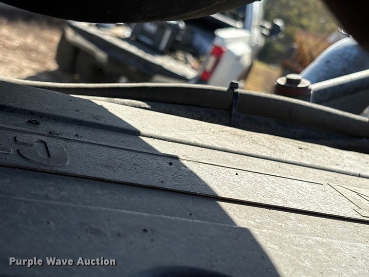 image for item ET7291 2005 Peterbilt 385 semi truck