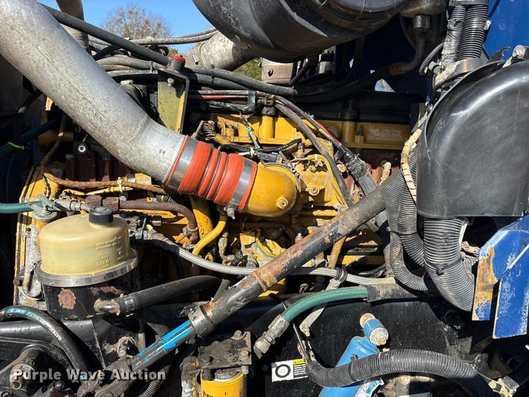 image for item ET7291 2005 Peterbilt 385 semi truck