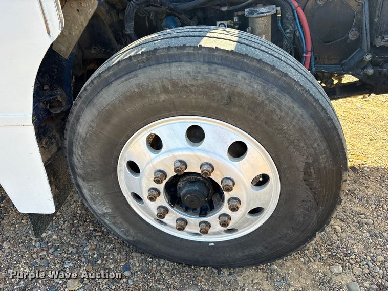 image for item ET7291 2005 Peterbilt 385 semi truck