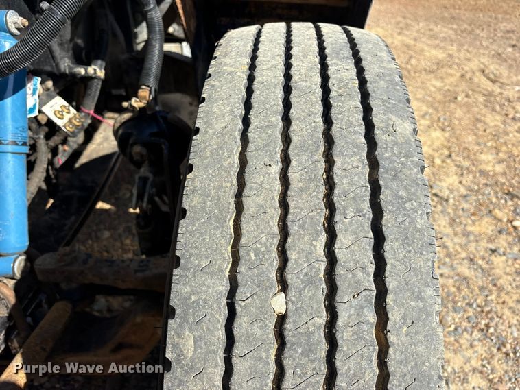 image for item ET7291 2005 Peterbilt 385 semi truck