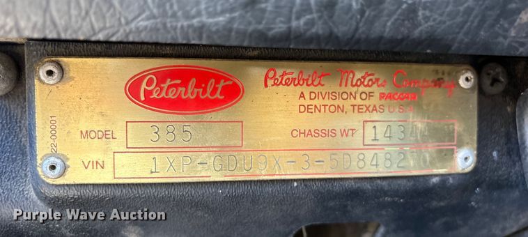 image for item ET7291 2005 Peterbilt 385 semi truck