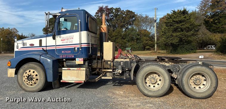 image for item ET7293 2005 Peterbilt 385 semi truck