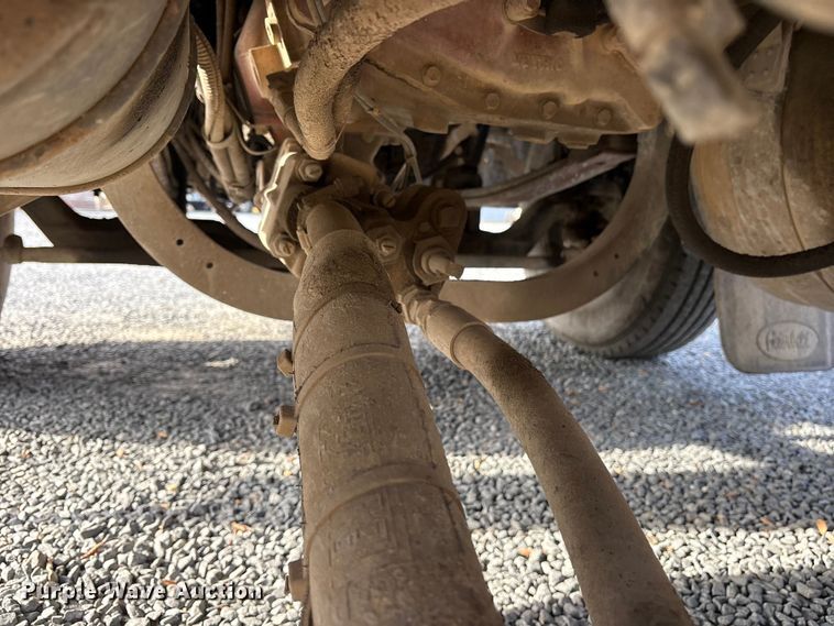 image for item ET7293 2005 Peterbilt 385 semi truck