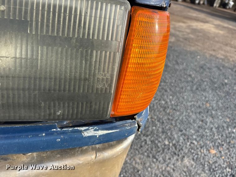 image for item ET7293 2005 Peterbilt 385 semi truck