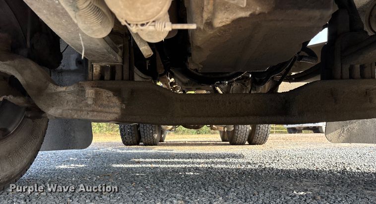 image for item ET7293 2005 Peterbilt 385 semi truck