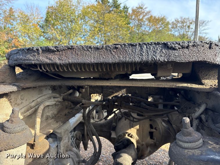 image for item ET7293 2005 Peterbilt 385 semi truck