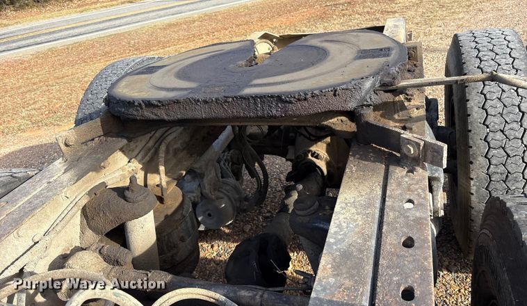 image for item ET7293 2005 Peterbilt 385 semi truck