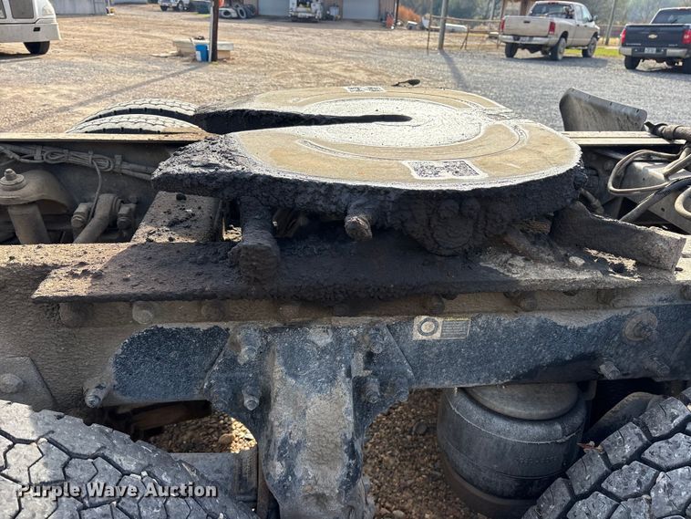 image for item ET7293 2005 Peterbilt 385 semi truck