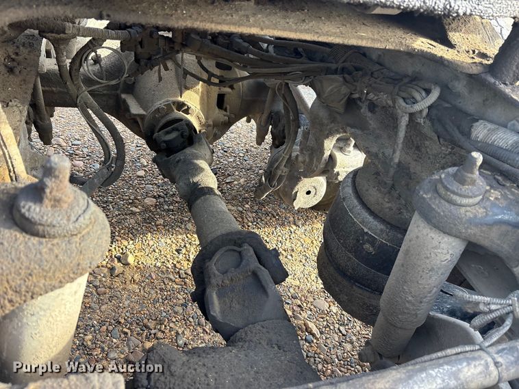 image for item ET7293 2005 Peterbilt 385 semi truck