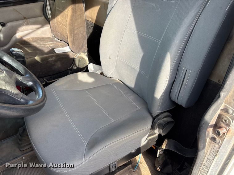 image for item ET7293 2005 Peterbilt 385 semi truck