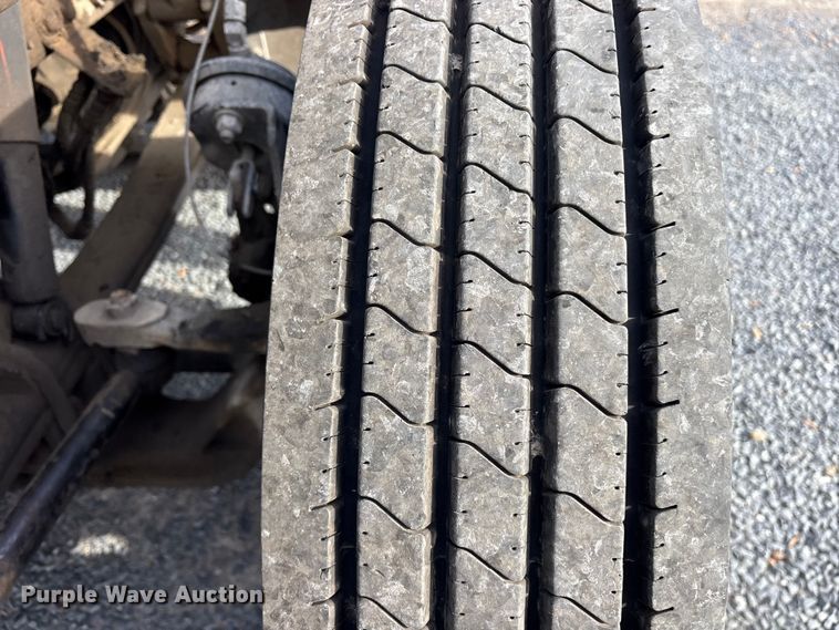 image for item ET7293 2005 Peterbilt 385 semi truck