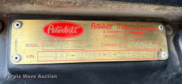 image for item ET7293 2005 Peterbilt 385 semi truck