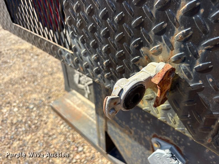 image for item ET7294 2002 Peterbilt 385 flatbed truck