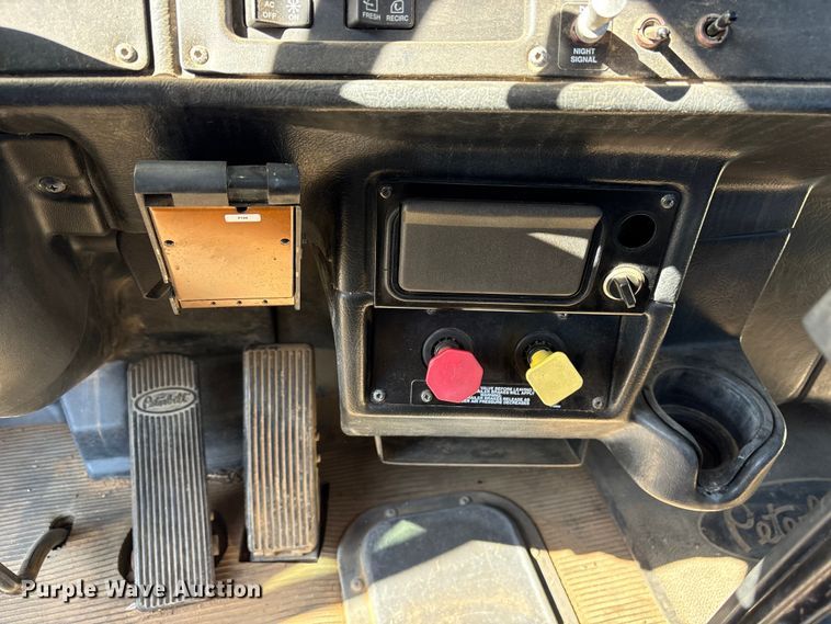 image for item ET7294 2002 Peterbilt 385 flatbed truck