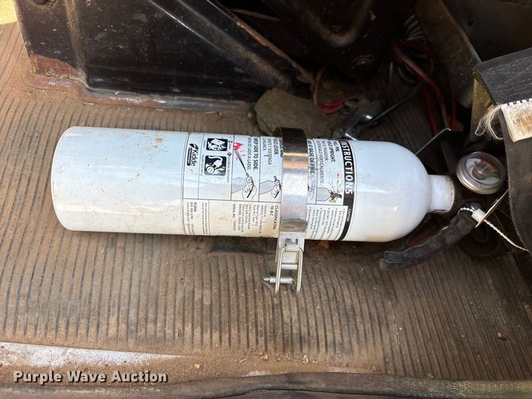 image for item ET7294 2002 Peterbilt 385 flatbed truck