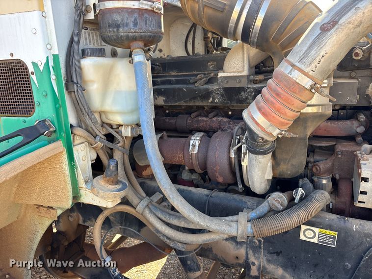 image for item ET7294 2002 Peterbilt 385 flatbed truck