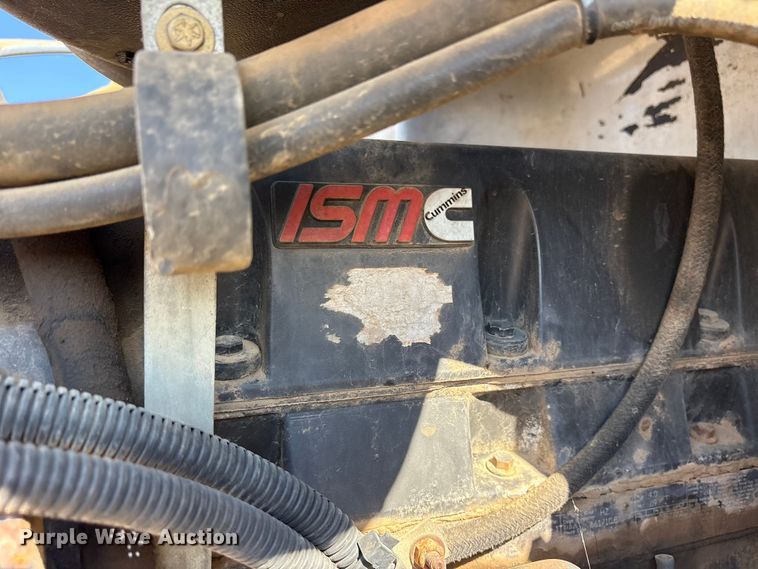 image for item ET7294 2002 Peterbilt 385 flatbed truck