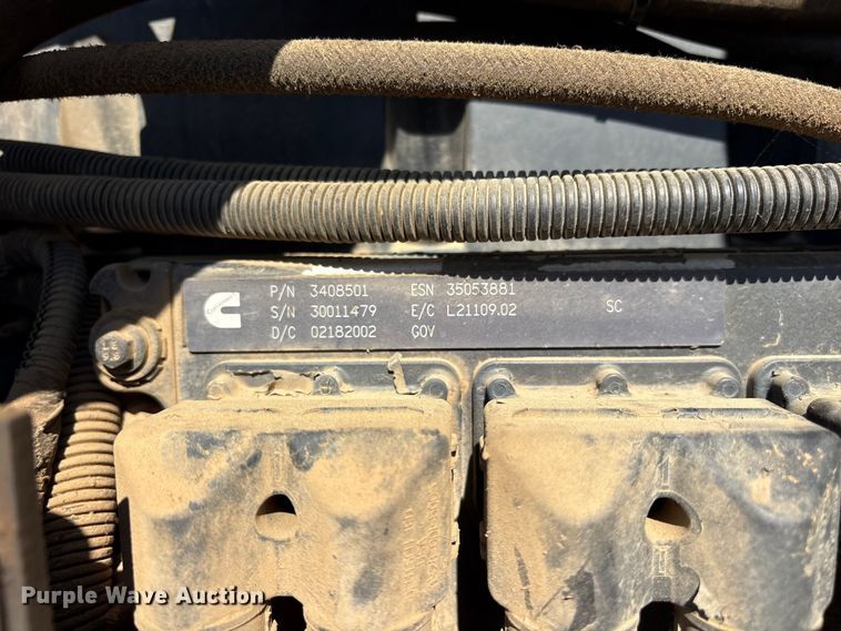 image for item ET7294 2002 Peterbilt 385 flatbed truck