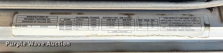 image for item ET7294 2002 Peterbilt 385 flatbed truck