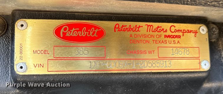 image for item ET7294 2002 Peterbilt 385 flatbed truck