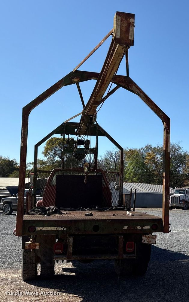 image for item ET7295 1994 GMC C7 crane truck