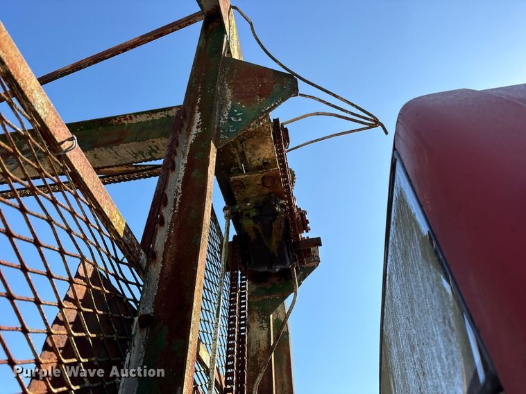 image for item ET7295 1994 GMC C7 crane truck