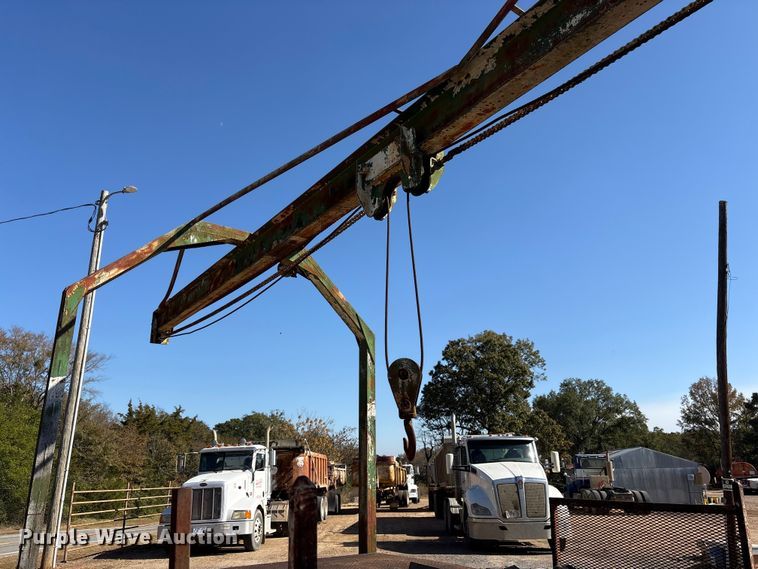 image for item ET7295 1994 GMC C7 crane truck