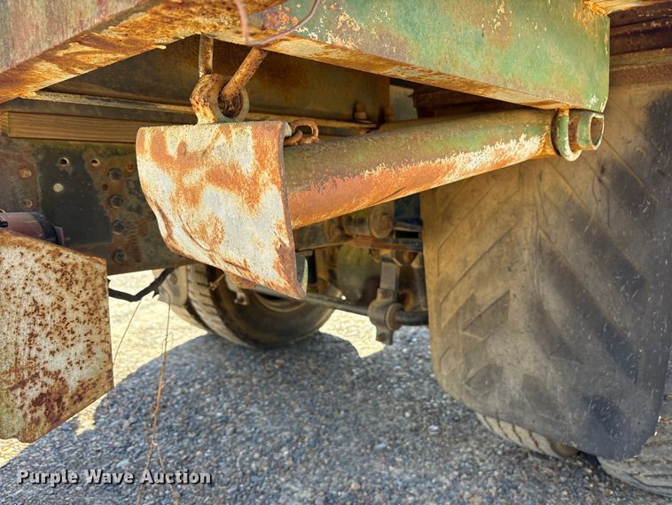 image for item ET7295 1994 GMC C7 crane truck