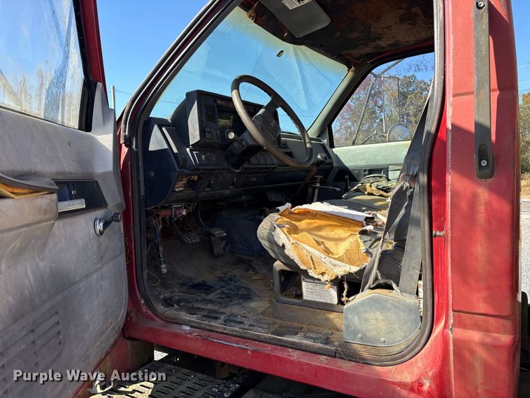 image for item ET7295 1994 GMC C7 crane truck