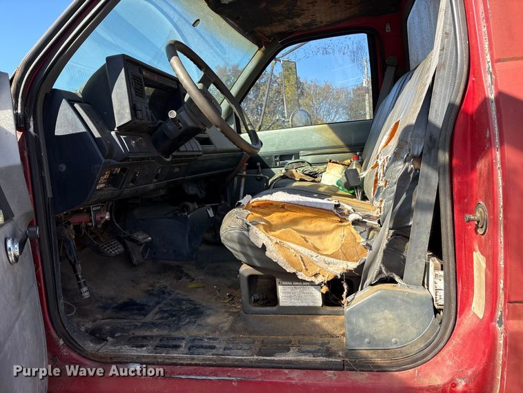 image for item ET7295 1994 GMC C7 crane truck