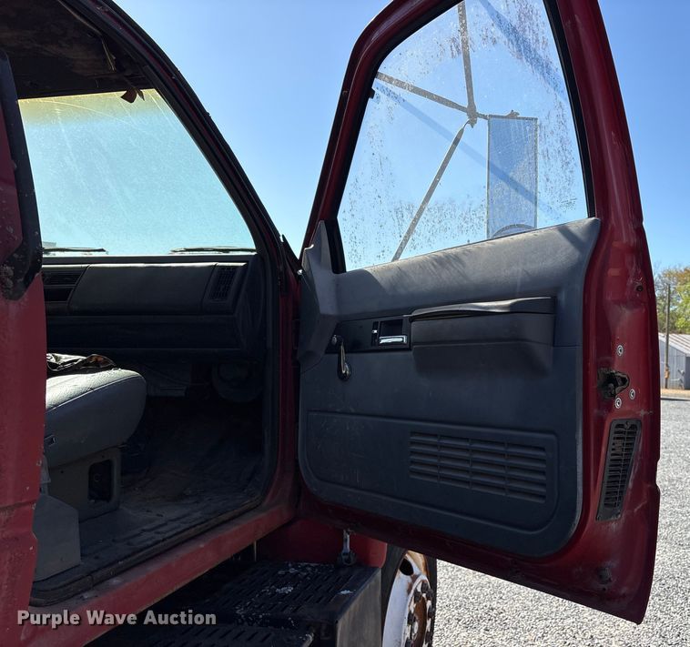 image for item ET7295 1994 GMC C7 crane truck