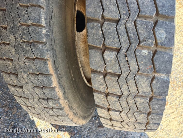 image for item ET7295 1994 GMC C7 crane truck