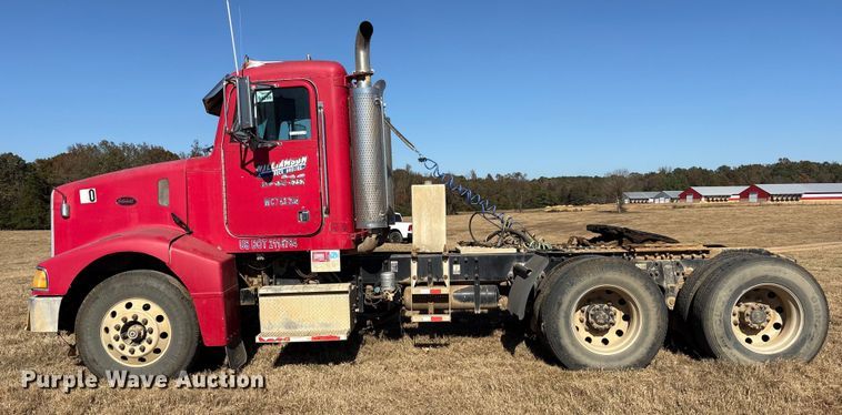 image for item ET7296 2004 Peterbilt 385 semi truck