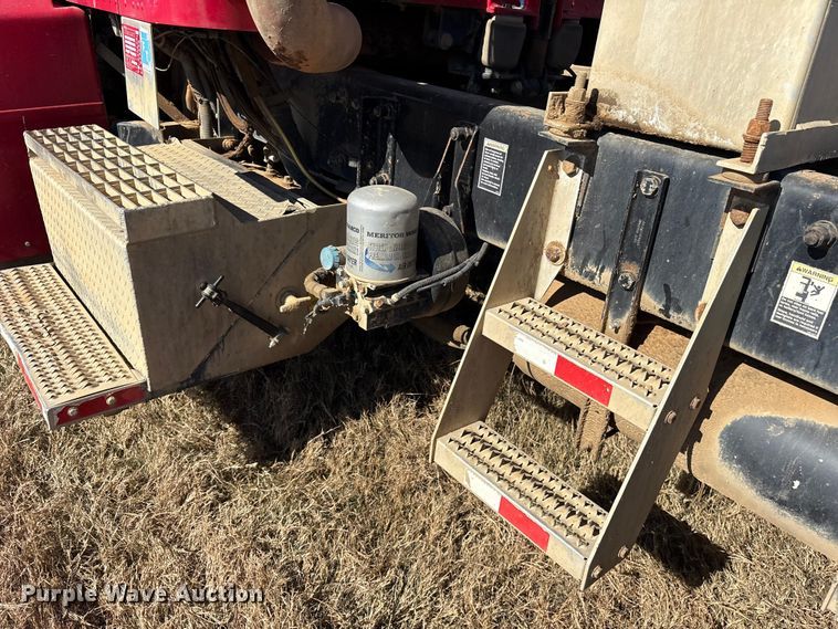 image for item ET7296 2004 Peterbilt 385 semi truck