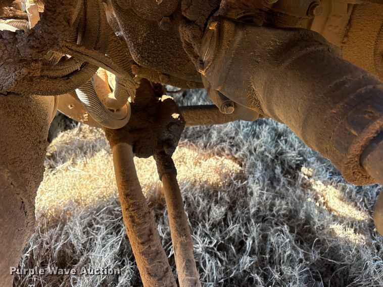 image for item ET7296 2004 Peterbilt 385 semi truck