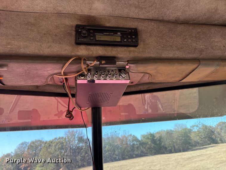 image for item ET7296 2004 Peterbilt 385 semi truck