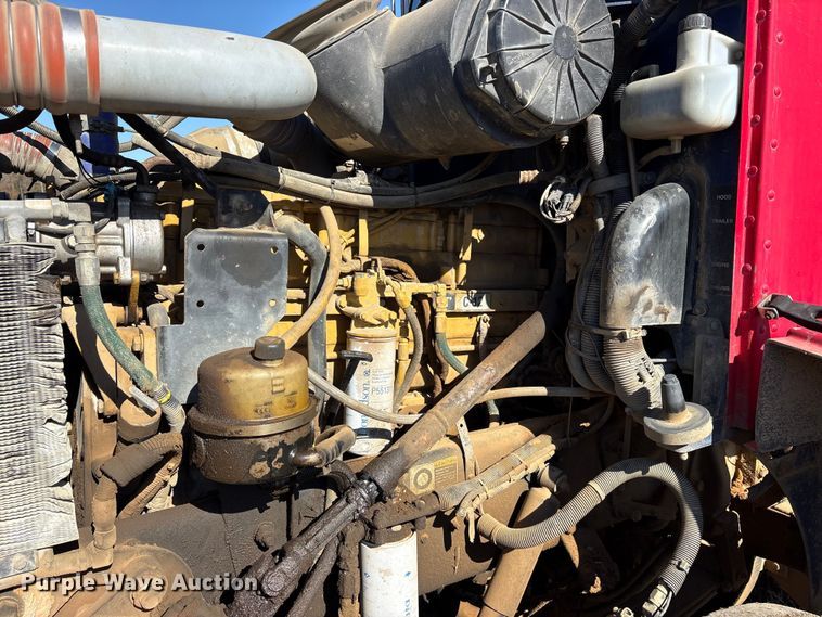 image for item ET7296 2004 Peterbilt 385 semi truck