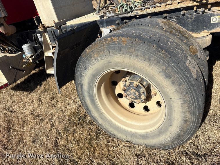 image for item ET7296 2004 Peterbilt 385 semi truck