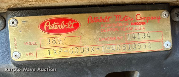 image for item ET7296 2004 Peterbilt 385 semi truck