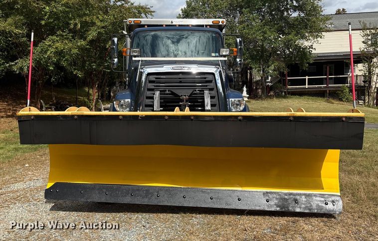 image for item ET8580 2015 Freightliner 108SD dump truck