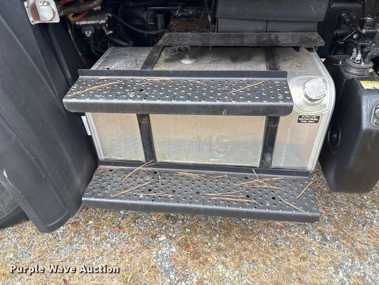 image for item ET8580 2015 Freightliner 108SD dump truck